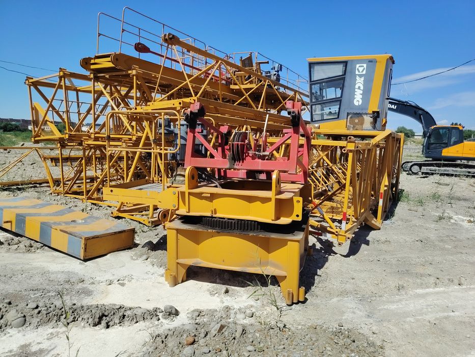 Bashinniy kran sotiladi xcmg 60 15 8 tonna yili 2023 balandlik 40 stre