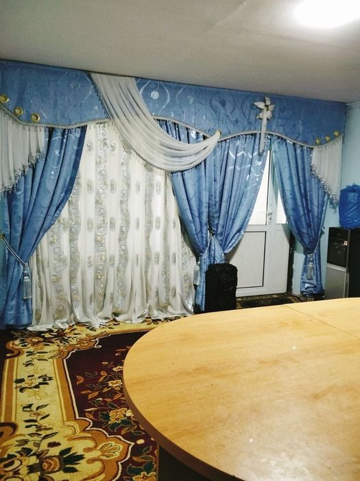 Чинобод марказида 6 хона 4,5 сотик   Уй  урта ремонт сотилади