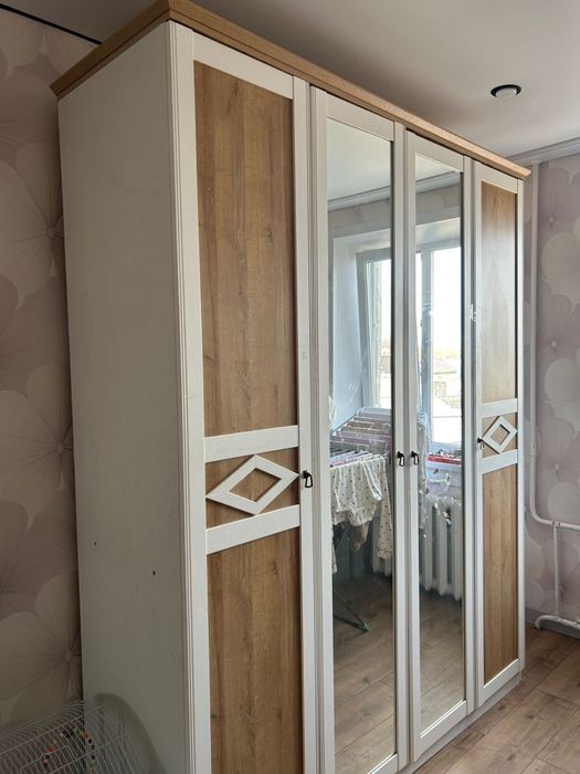 Продам шкаф хороший