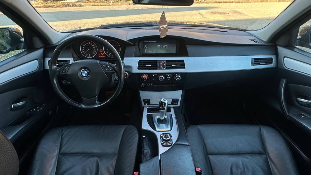 Van schimb 525d 3.0 Diesel FACELIFT – Piele – Trapă – Automată Joys