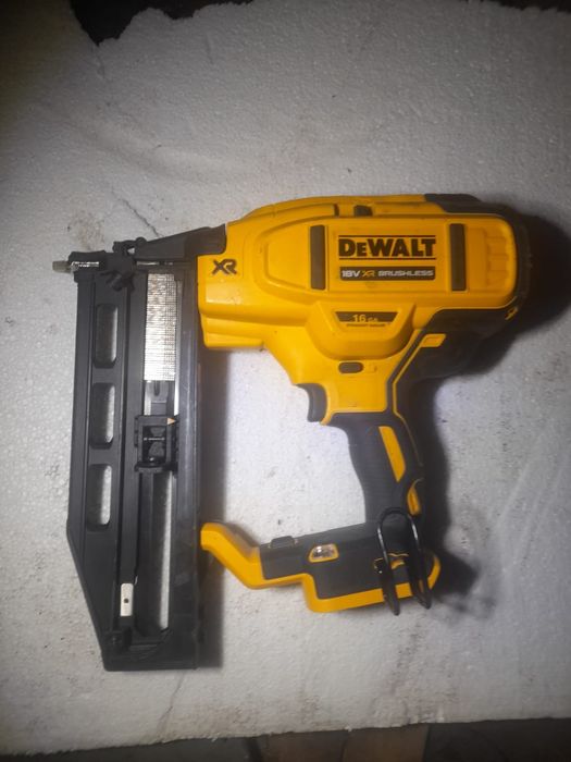 Devalt pisto cuie dcn662 nou