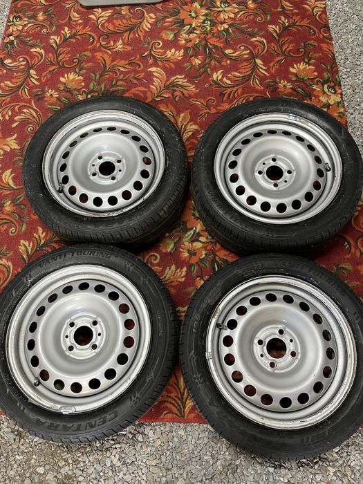 Продам Комплект Резина новая на Штампах R15 4x98 на ваз