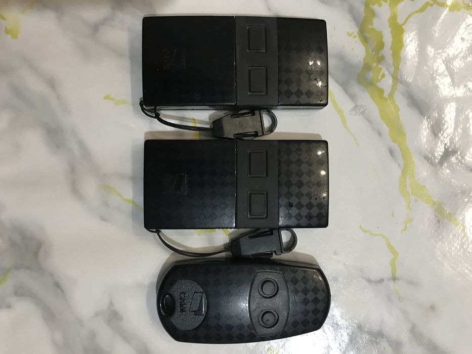 Продаю пульты в хорошом новые