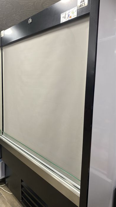 Vitrina Holodilnik sotiladi