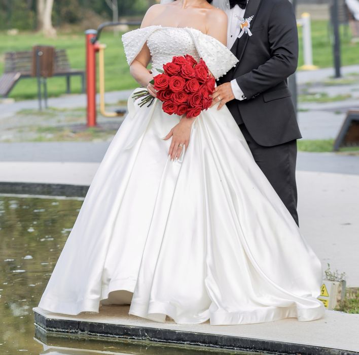 Rochie de mireasa unicat - satin premium , perle si cristale . Model atelier Turcia
