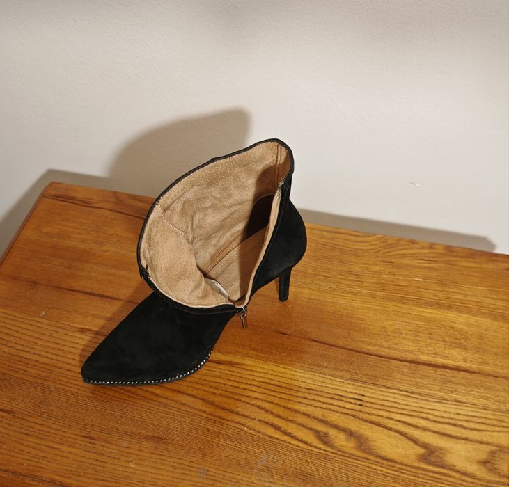 Ghete din piele intoarsa cu strasuri