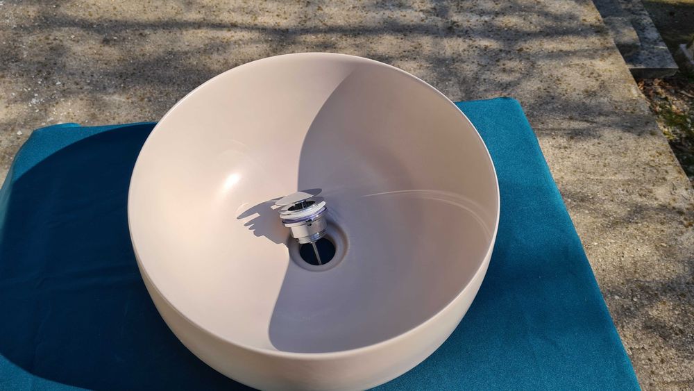 Chiuvetă rotundă din ceramică pe blat Made in Italy