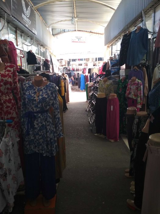 Чорсу кийим бозорда дукон сотилади.Кадастри бор.