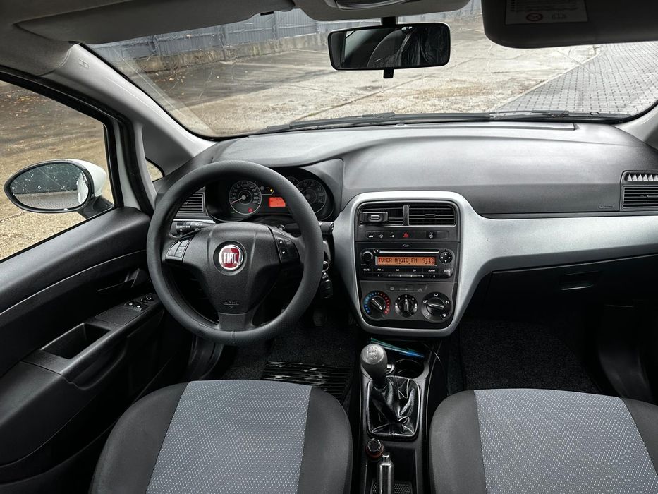 Fiat Punto 2011 diesel 1.3 / consum foarte mic/ model euro 5