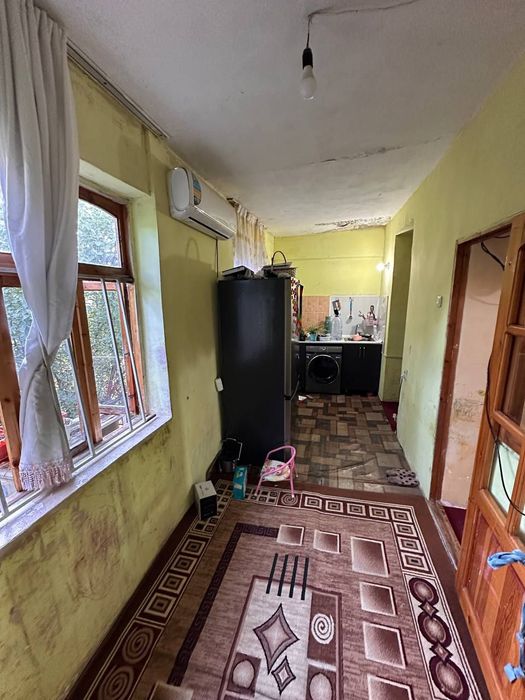Продаётся 2/4/4 на м-в Академ городок. Двухкомнатная.