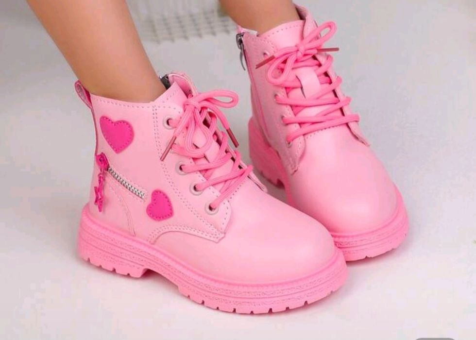 Ghete noi roz 50 lei imitatie piele