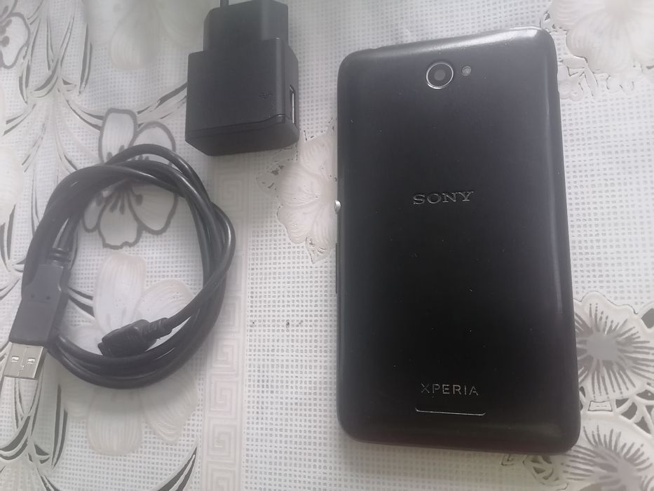 Телефон Sony Xperia