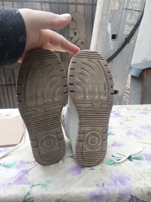 De vînzare adidași fete mărimea 37,folosiți dar încă în stare bună.