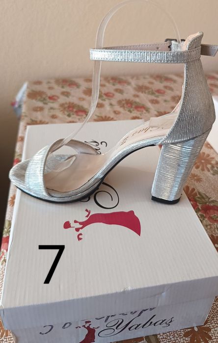 Елегантни нови обувки