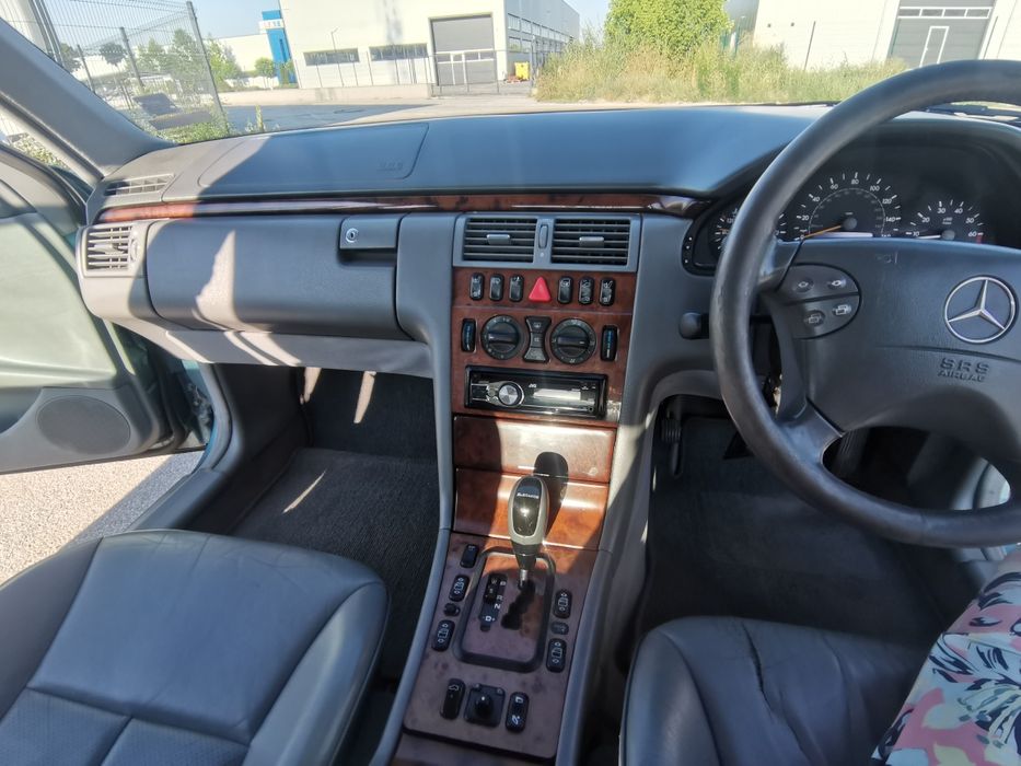 Мерцедес Е240 2003