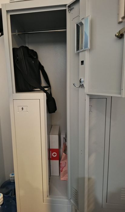 Mobilier de vânzare