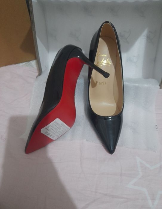 Модные туфли Лобутен