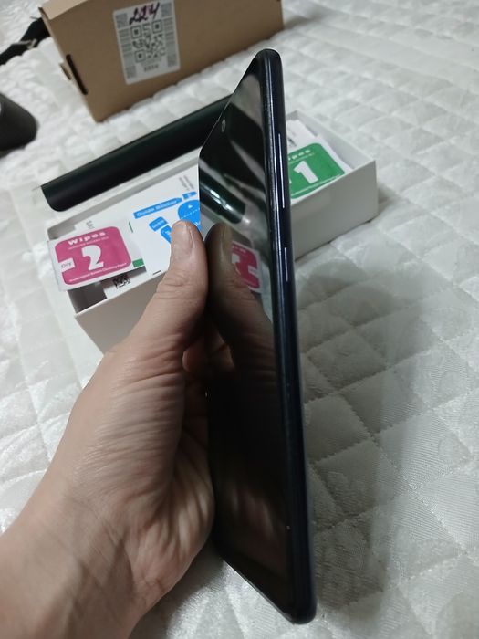 Samsung A51 телефон