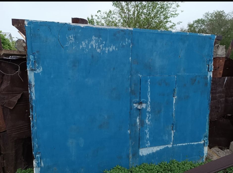 Ворота гаражные с дверью