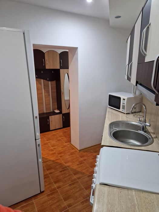 Închiriez garsoniera centru