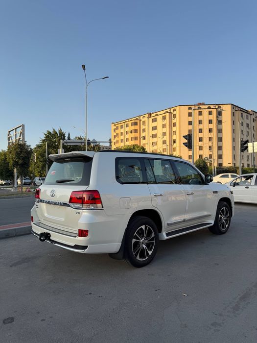 Toyota Land Cruiser 200