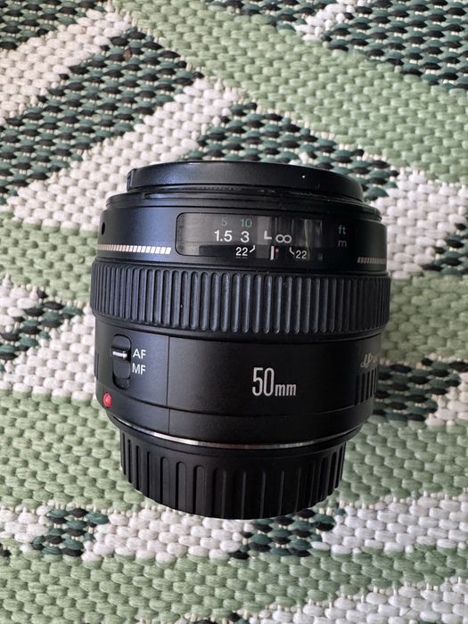 Canon 50mm – светлосилен обектив, много запазен