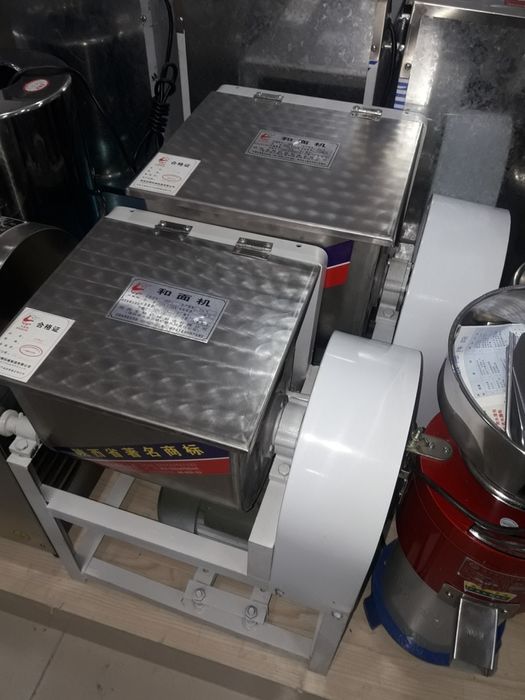 Машина тестораскаточная (тестораскатка)