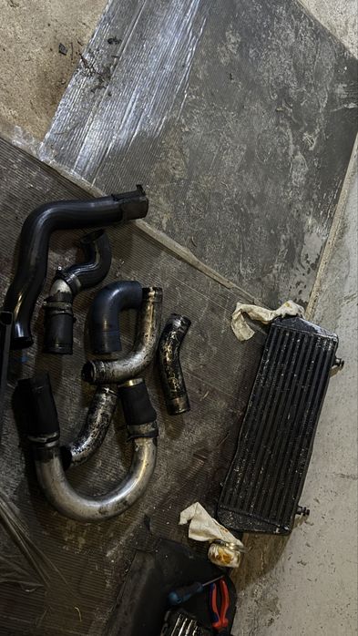 Интеркулер 550х180х65 с турбо пътища