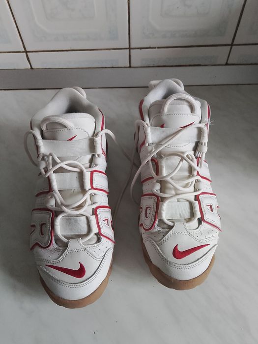 Vând Nike Air more uptempo