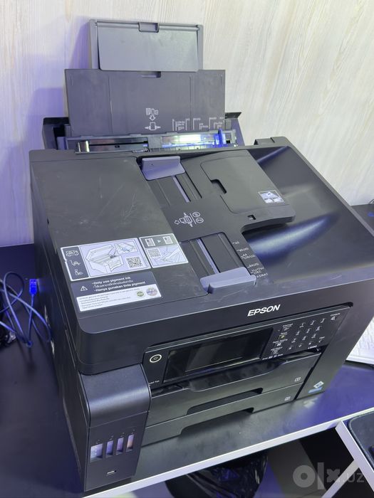 EPSON L15150 Qora rangda (черный свет)
