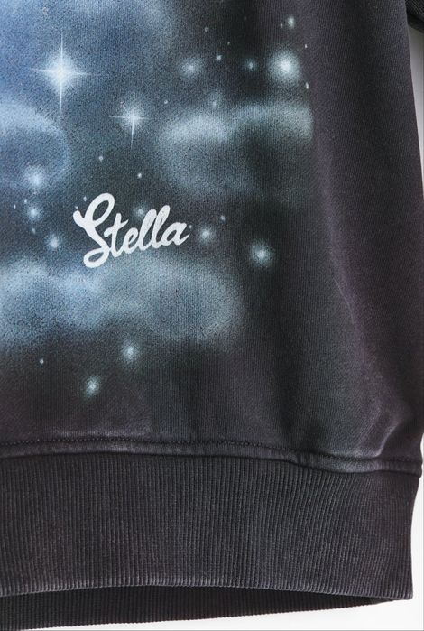 Дамски суитшър от колаборацията на H&M и Stella McCartney. Наличен е в два броя в XXL размер.
