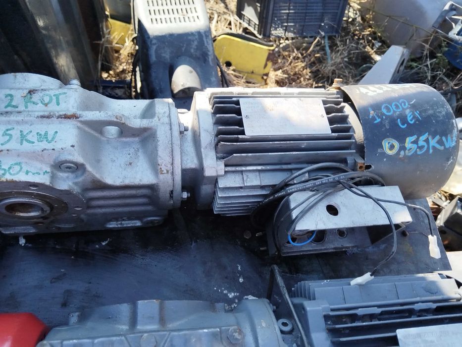 Motor electric cu reductor 112 rpm 220