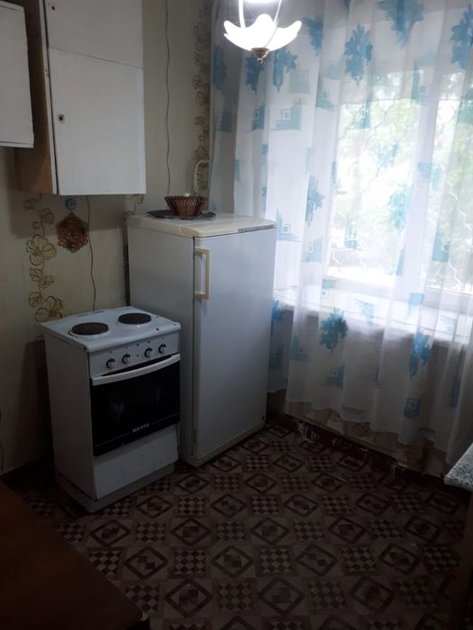 Продам полуторку срочно район площади