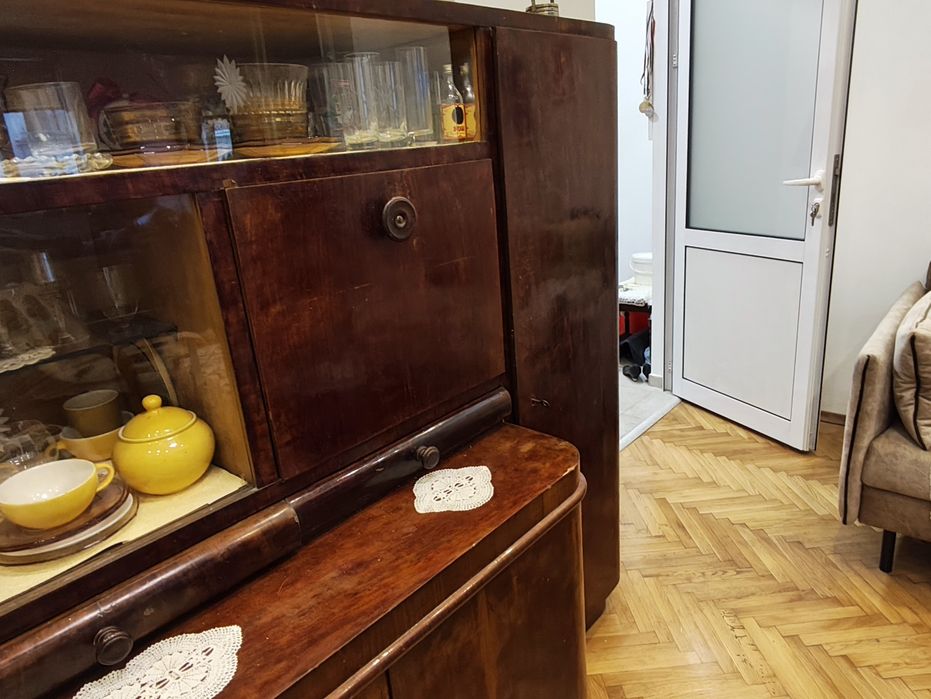 Продавам изгодно запазен бюфет