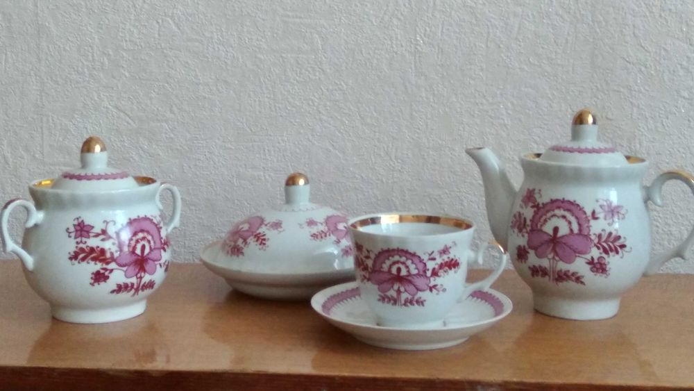 Сервиз чайный фарфоровый, на 12 персон, 27 предметов