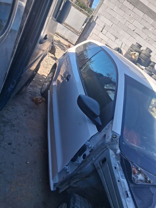 Vând uși de Volkswagen Polo an 2013 stânga dreapta