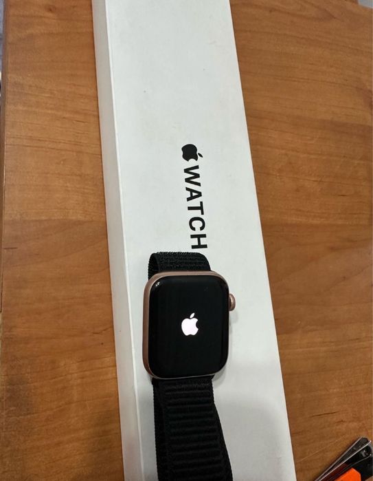 Apple watch SE 44mm  оригинал за 10000