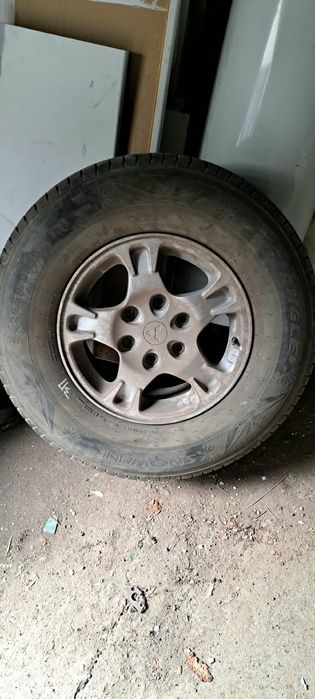 Продам диски с резиной на митсубиси