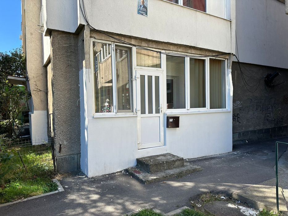 Spatiu comercial / Apartament cu acces din strada de închiriat
