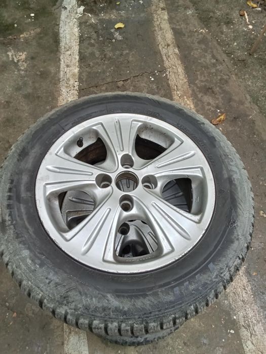 Vând cauciucuri de iarna 195/65R15