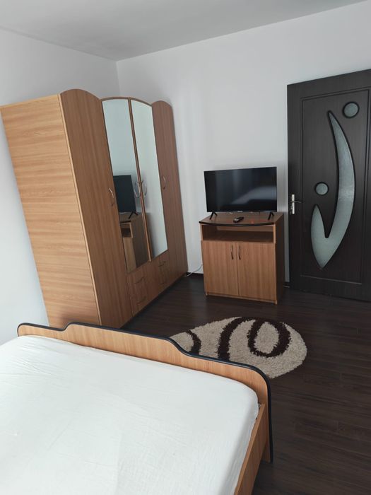 Inchiriez apartament 3 camere