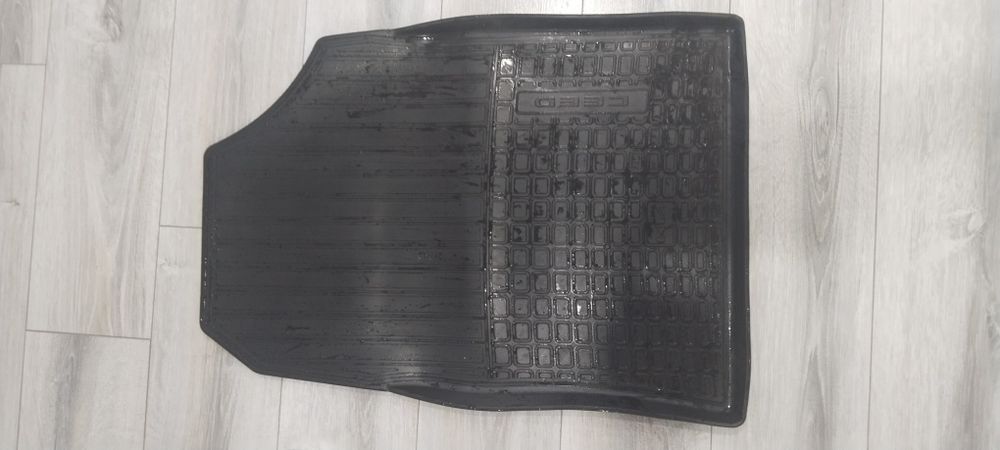 Продам полики на Kia ceed sw