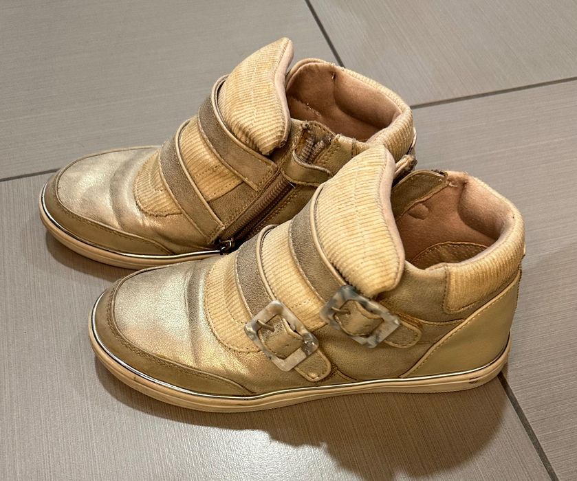 Боти цвят бежово златни на Майорал