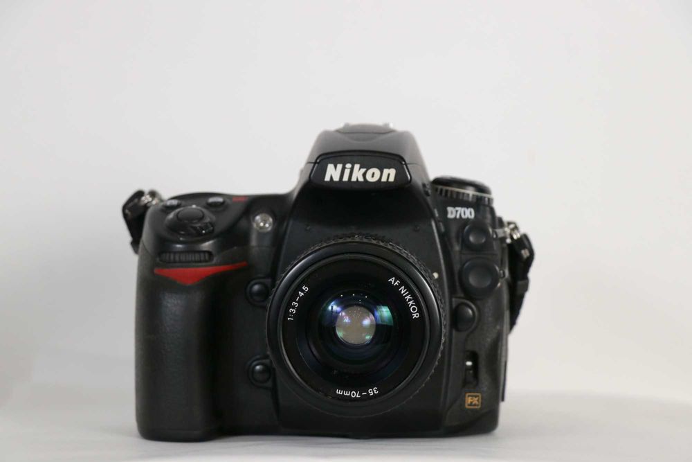 Nikon D700 с обектив Nikkor 35-70 f3.3-4.5