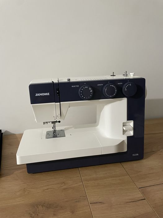 Продаётся швейная машина Janome. Новая.