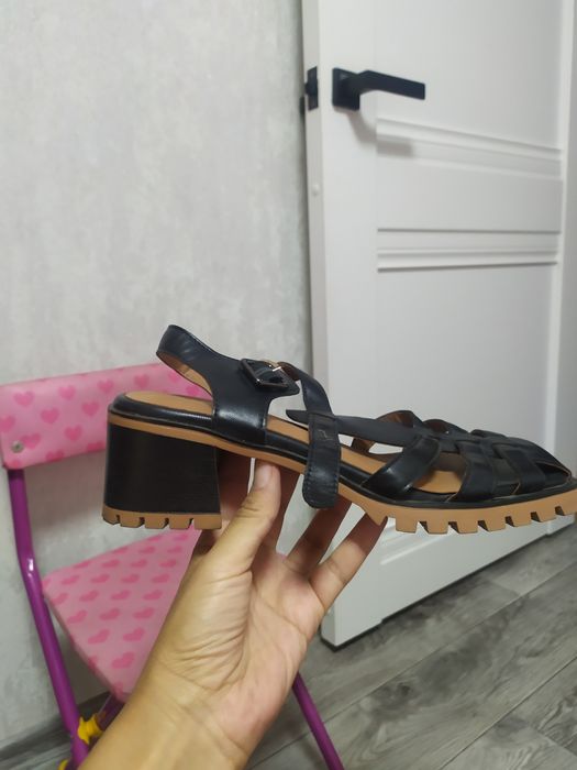 Женские босоножки