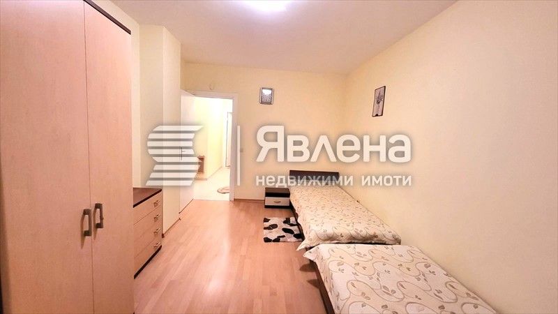 Тристаен апартамент в Слънчев  Бряг район Какао Бийч.