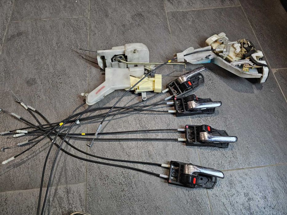 Тросик  двери RX300