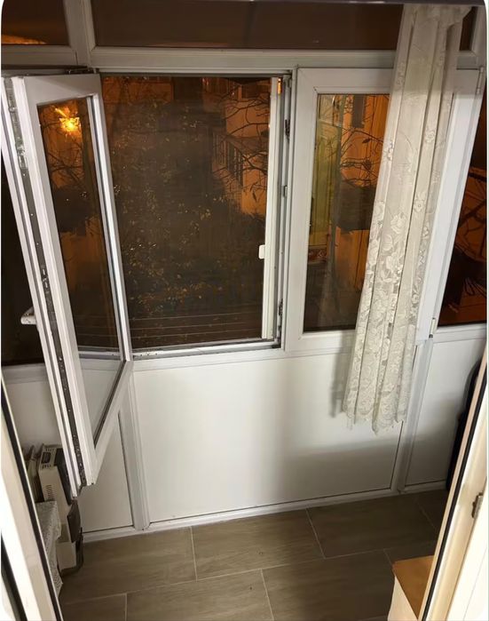 Vand apartament Craiovita Noua zona materna etaj 1/4