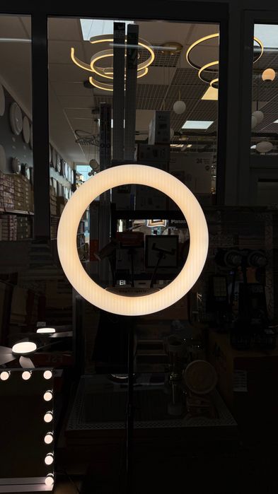 Ring Light Profesional 18” cu Trepied și 3 Suporturi pentru Telefon